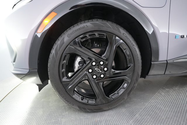 2024 Chevrolet Equinox EV — photo 16 of 20