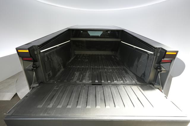 2024 Tesla Cybertruck — photo 6 of 22