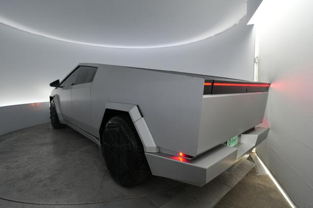 2024 Tesla Cybertruck — photo 2 of 22