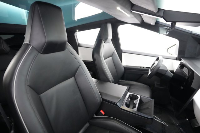 2024 Tesla Cybertruck — photo 12 of 22