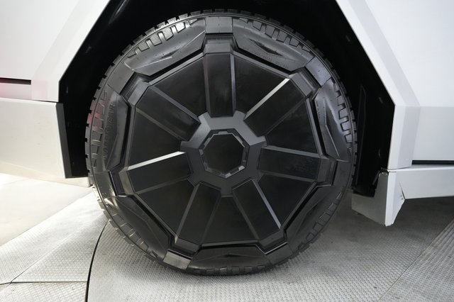 2024 Tesla Cybertruck — photo 11 of 22