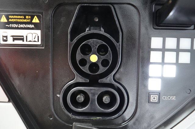 2024 Hyundai IONIQ 5 — photo 8 of 23