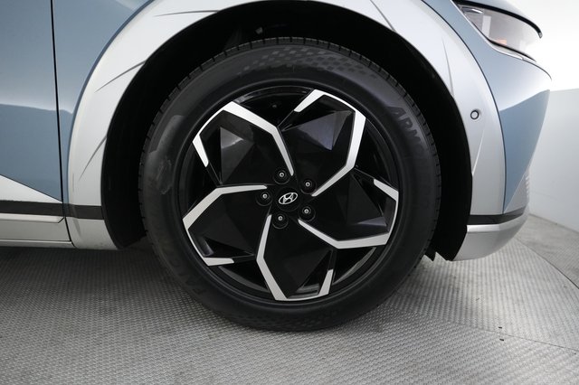 2024 Hyundai IONIQ 5 — photo 17 of 25