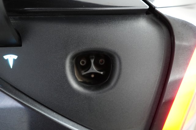 2025 Tesla Model 3 — photo 8 of 24