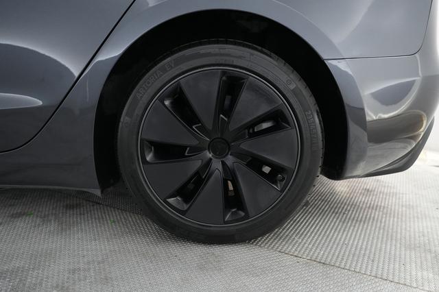 2025 Tesla Model 3 — photo 7 of 24