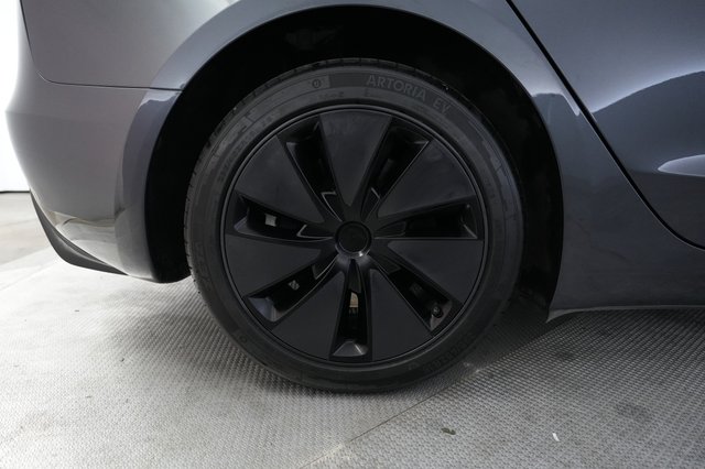 2025 Tesla Model 3 — photo 17 of 24