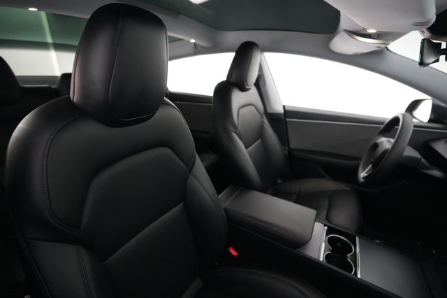 2025 Tesla Model 3 — photo 18 of 24