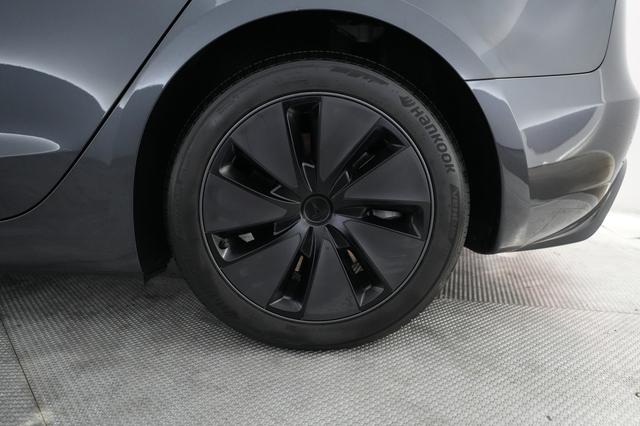 2025 Tesla Model 3 — photo 7 of 23
