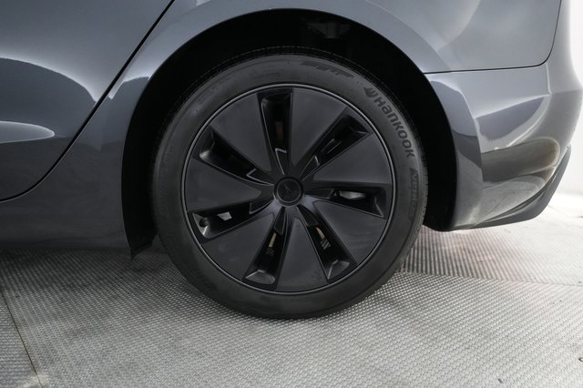2025 Tesla Model 3 — photo 7 of 23