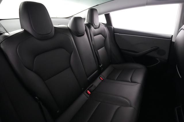 2025 Tesla Model 3 — photo 4 of 23