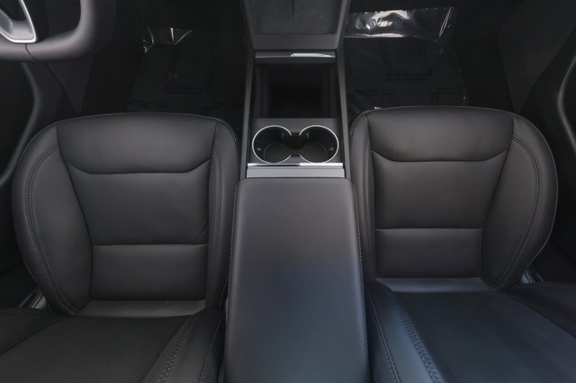 2025 Tesla Model 3 — photo 21 of 23