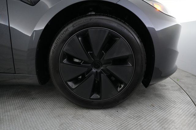 2025 Tesla Model 3 — photo 16 of 23