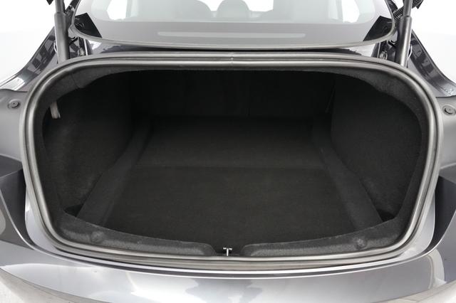 2025 Tesla Model 3 — photo 6 of 23