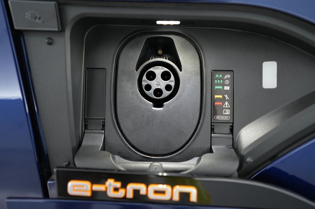 2021 Audi e-tron — photo 21 of 22