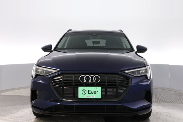 2021 Audi e-tron — photo 9 of 22