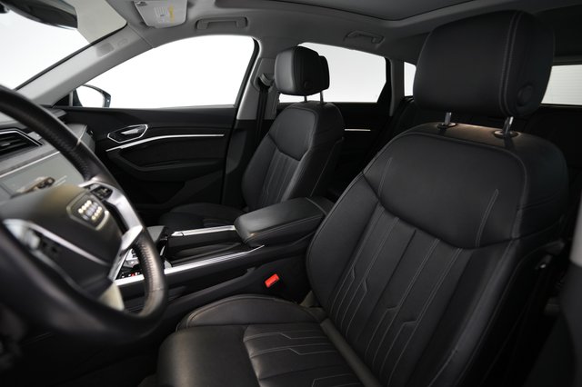 2021 Audi e-tron — photo 3 of 22