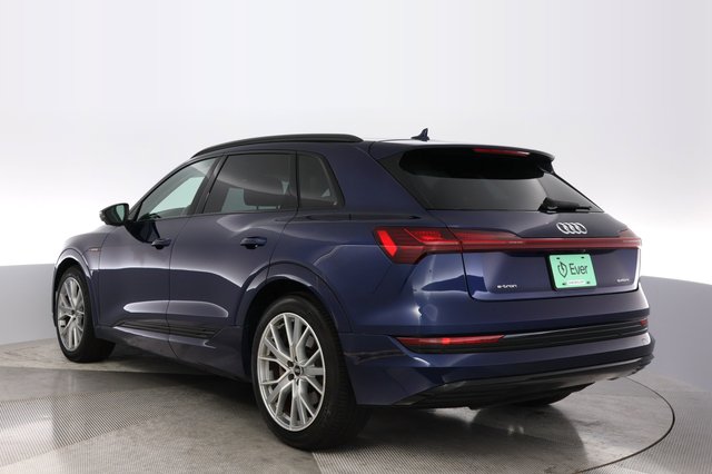 2021 Audi e-tron — photo 13 of 22