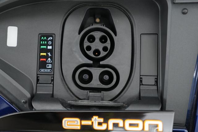 2021 Audi e-tron — photo 8 of 22