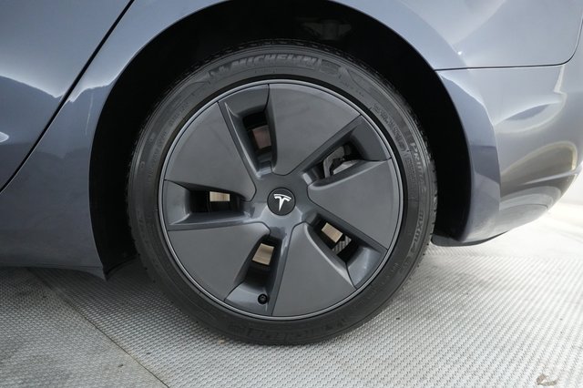 2023 Tesla Model 3 — photo 7 of 21
