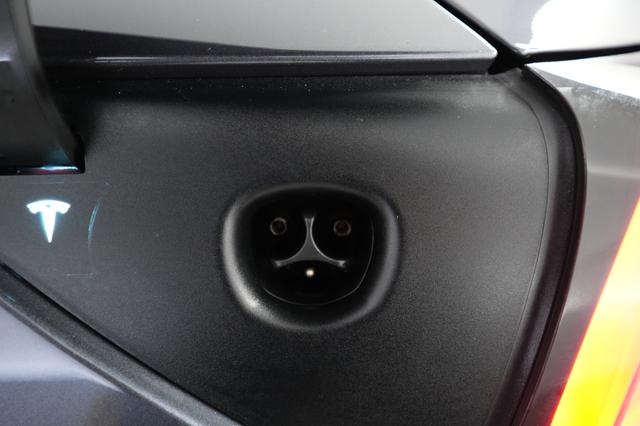 2023 Tesla Model 3 — photo 8 of 21