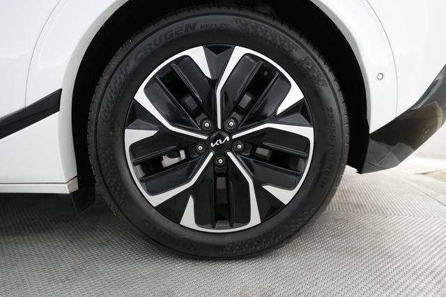 2023 Kia EV6 — photo 7 of 21