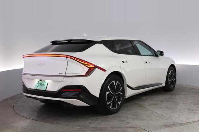 2023 Kia EV6 — photo 2 of 21