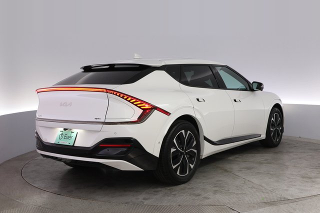 2023 Kia EV6 — photo 2 of 21