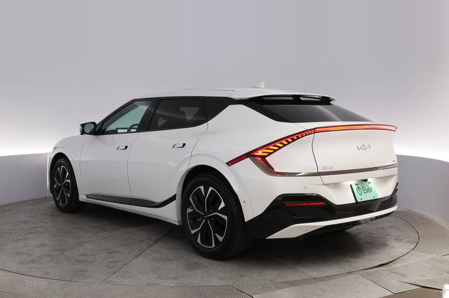 2023 Kia EV6 — photo 13 of 21