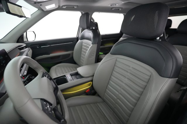 2024 Kia EV9 — photo 3 of 24