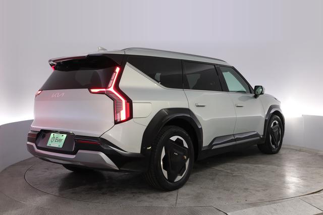 2024 Kia EV9 — photo 2 of 24