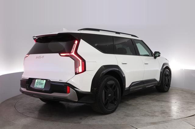 2024 Kia EV9 — photo 2 of 27