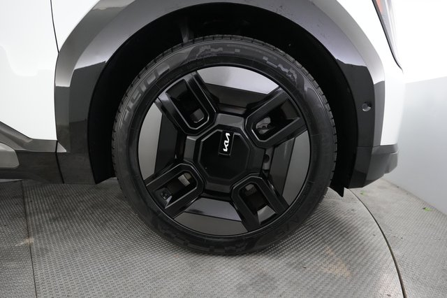 2024 Kia EV9 — photo 16 of 27