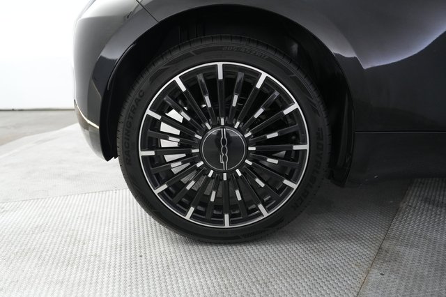 2024 Fiat 500e — photo 17 of 23