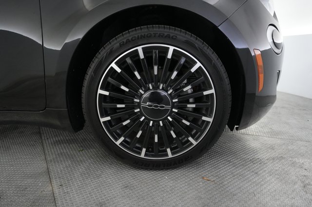 2024 Fiat 500e — photo 16 of 23