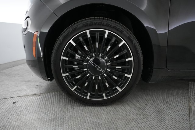 2024 Fiat 500e — photo 15 of 23