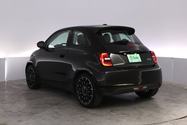 2024 Fiat 500e — photo 13 of 23