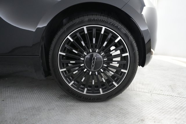 2024 Fiat 500e — photo 7 of 23