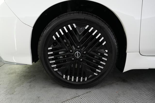 2024 Nissan LEAF — photo 7 of 20