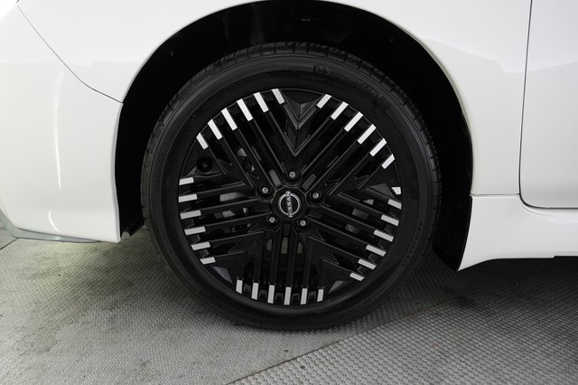 2024 Nissan LEAF — photo 7 of 20