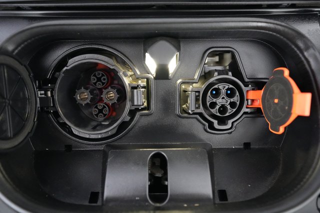 2024 Nissan LEAF — photo 8 of 20