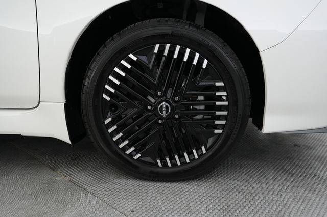 2024 Nissan LEAF