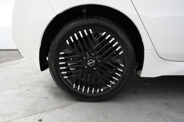 2024 Nissan LEAF