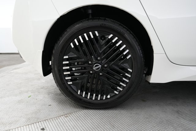 2024 Nissan LEAF — photo 17 of 20