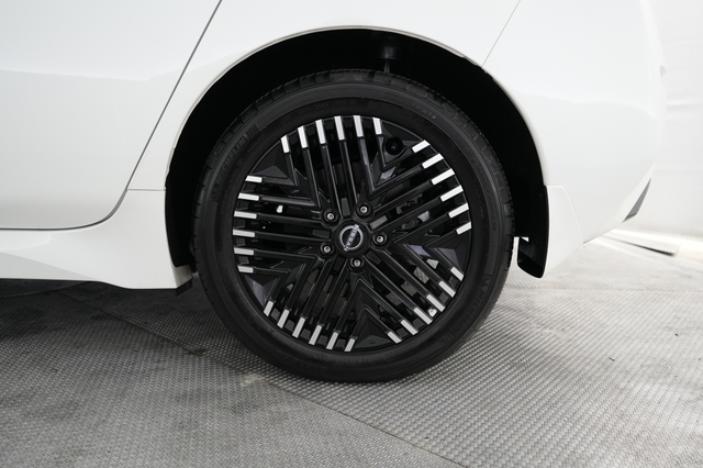 2024 Nissan LEAF