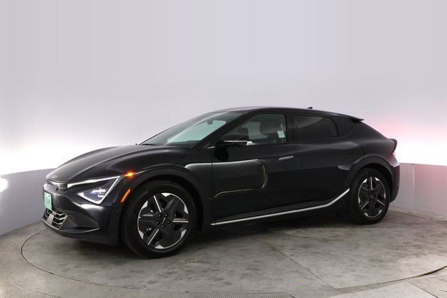 2025 Kia EV6 — photo 14 of 22