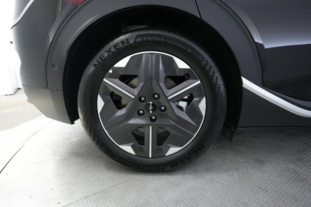 2025 Kia EV6 — photo 17 of 22