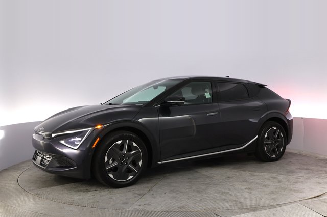 2025 Kia EV6 — photo 14 of 22