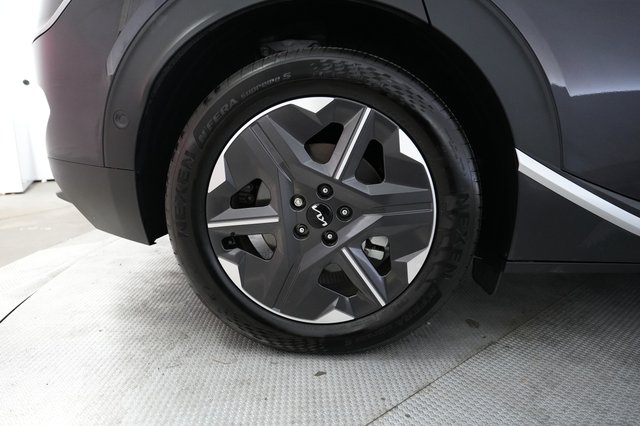 2025 Kia EV6 — photo 17 of 22