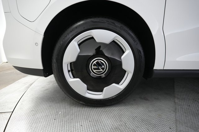 2025 Volkswagen ID.Buzz — photo 17 of 23