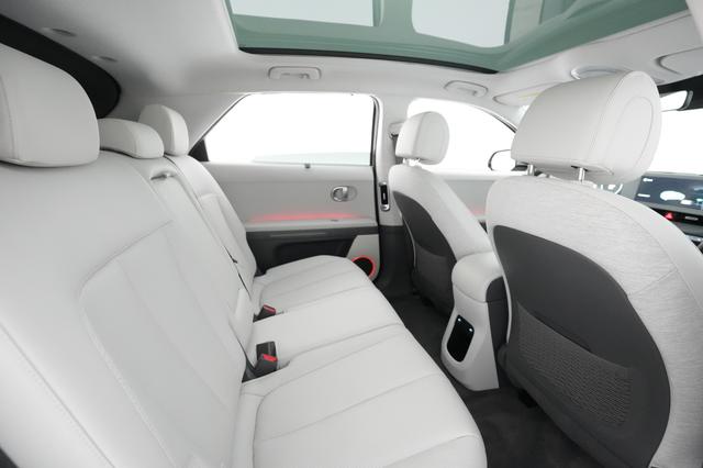 2022 Hyundai IONIQ 5 — photo 4 of 33